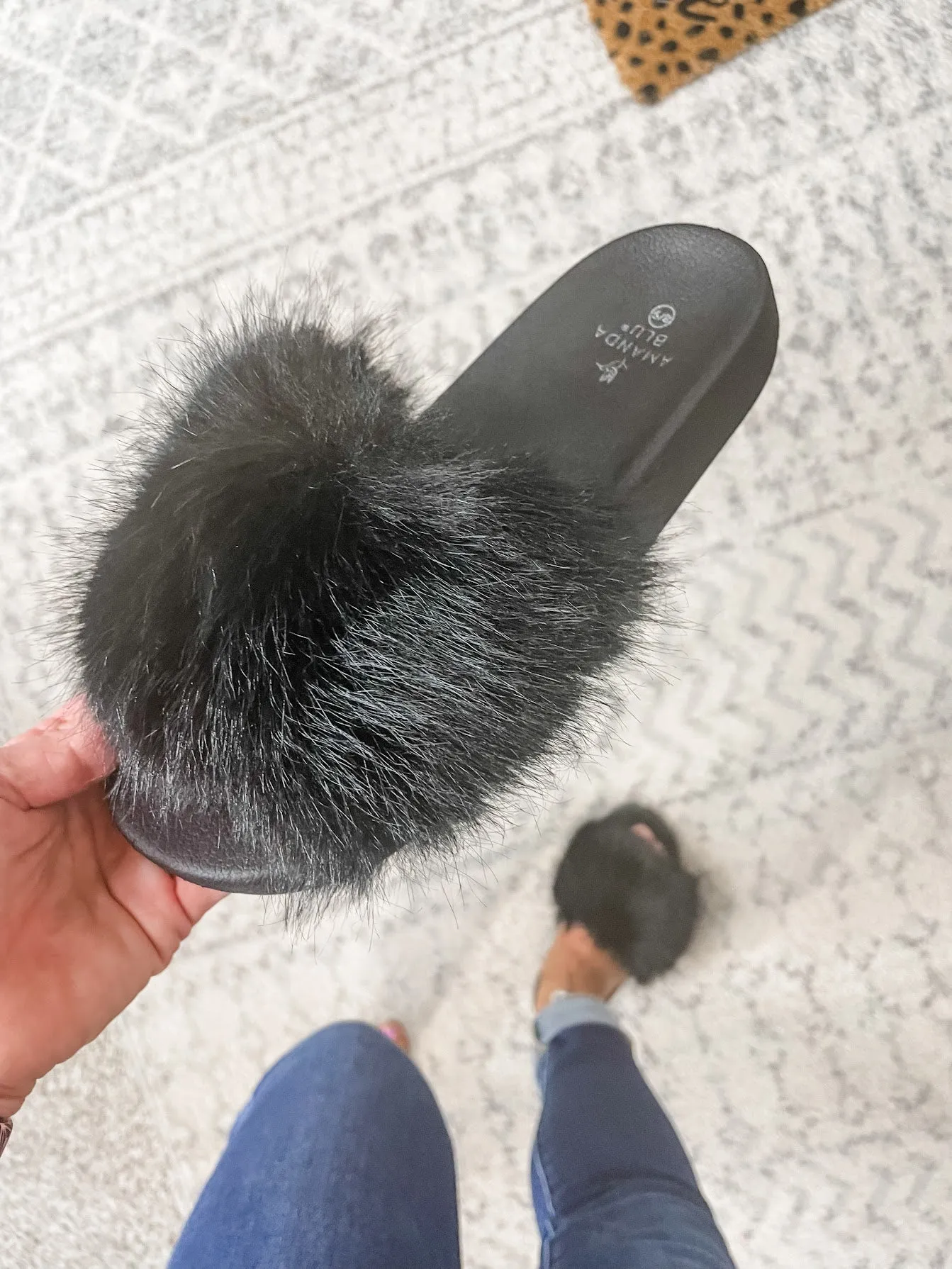 Black Furry Slippers (6-11)