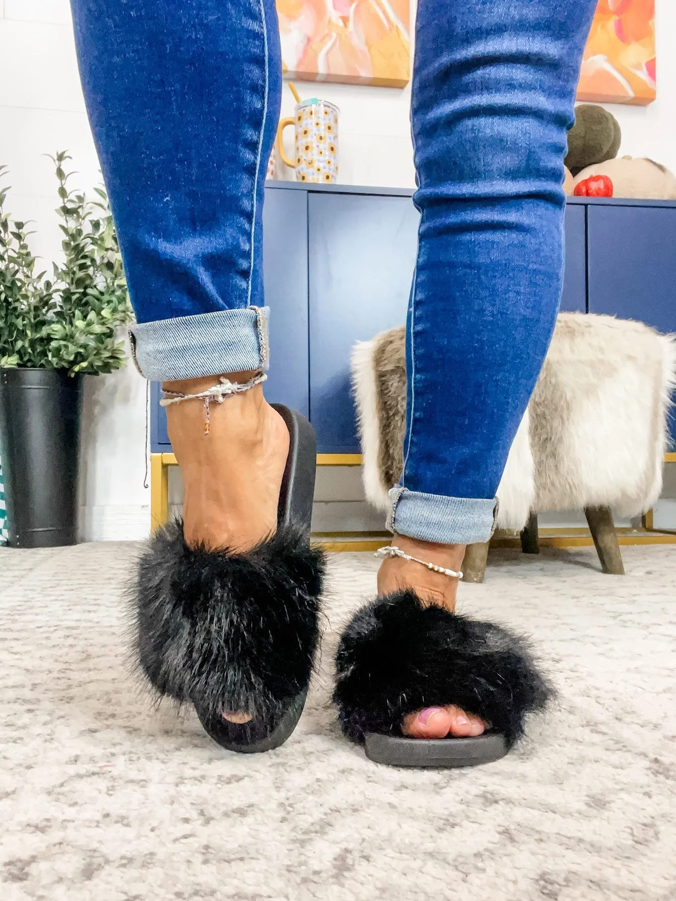 Black Furry Slippers (6-11)