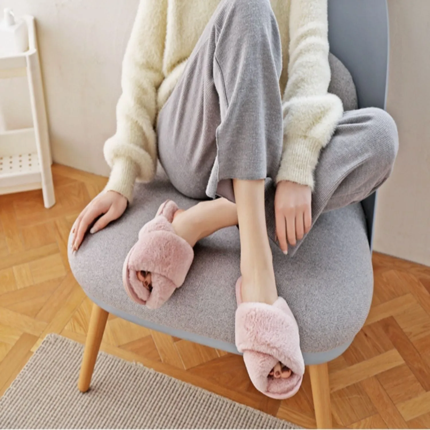 FLOOF Women's Cozy Cross Faux Fur Slippers in Pink